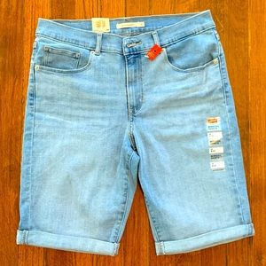 NWT Levi’s Sculpt Bermuda Shorts Size 10